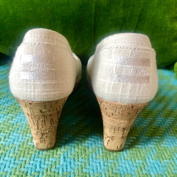 TOMS 5.5W Canvas Peep Toe Oatmeal Wedges - Picture 3 of 5